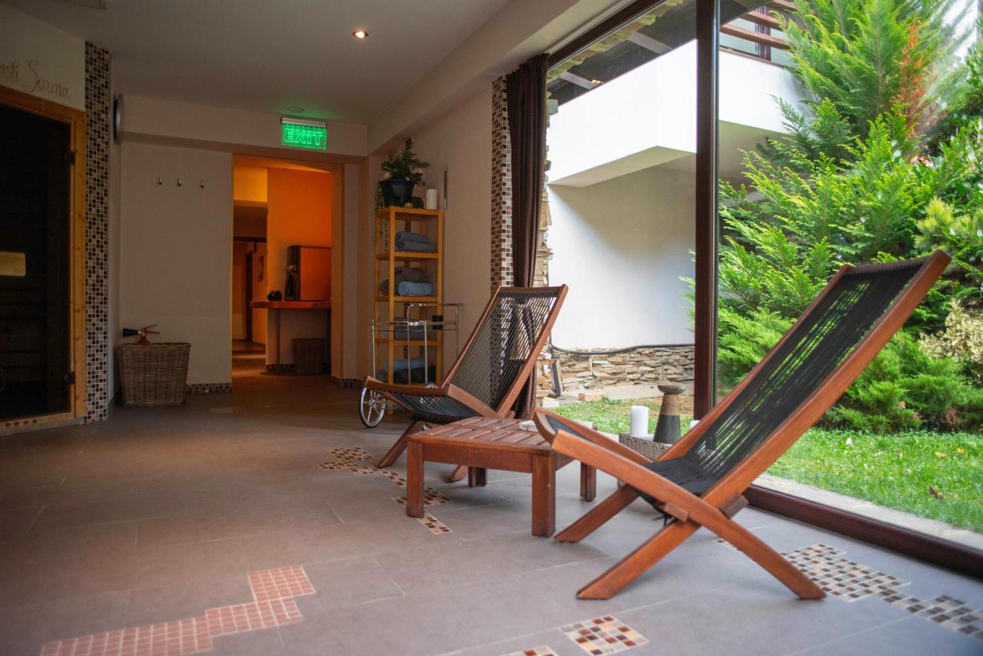 Paj Hotelul Retreat & Spa ซินายา ภายนอก รูปภาพ