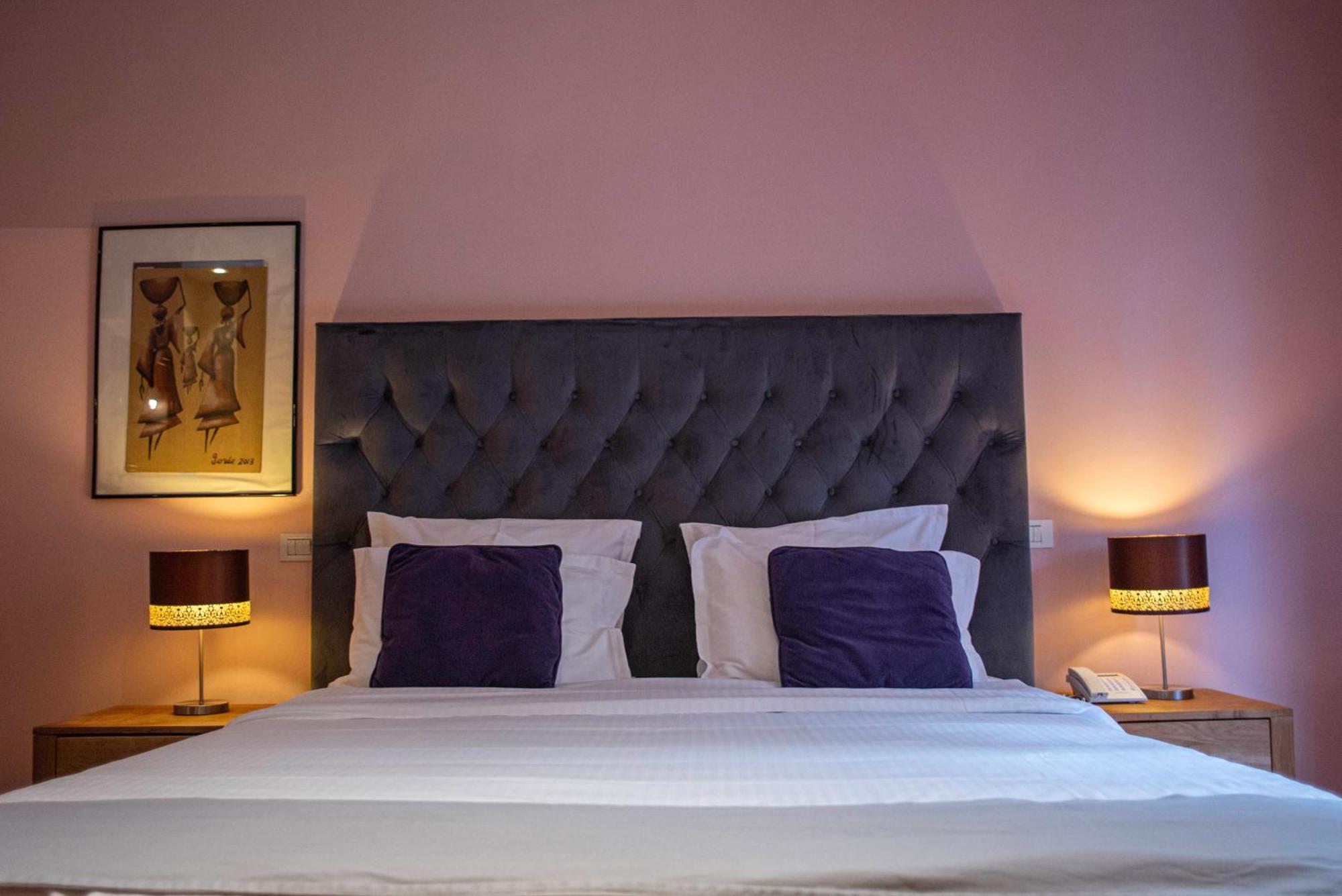 Paj Hotelul Retreat & Spa ซินายา ภายนอก รูปภาพ