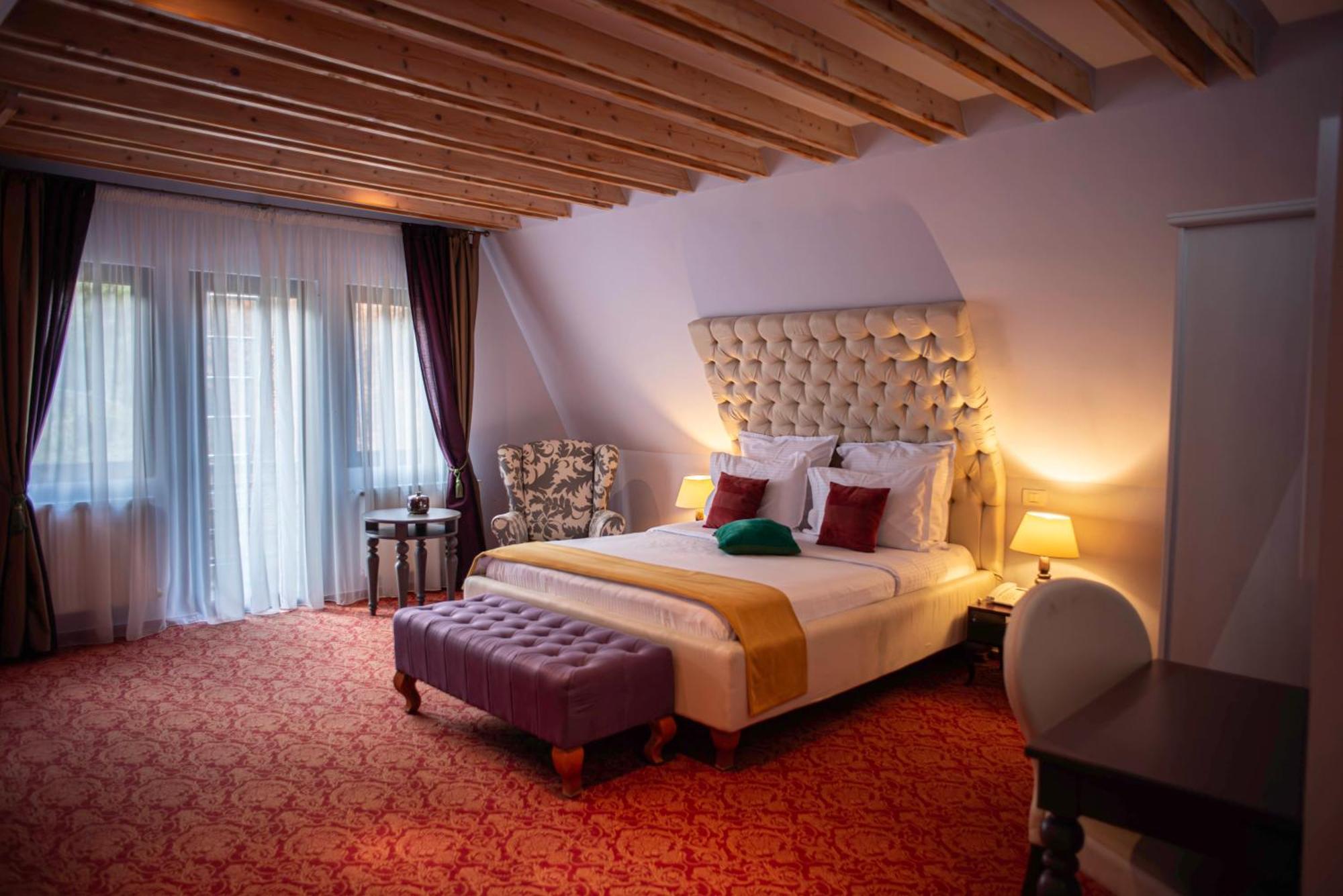 Paj Hotelul Retreat & Spa ซินายา ภายนอก รูปภาพ